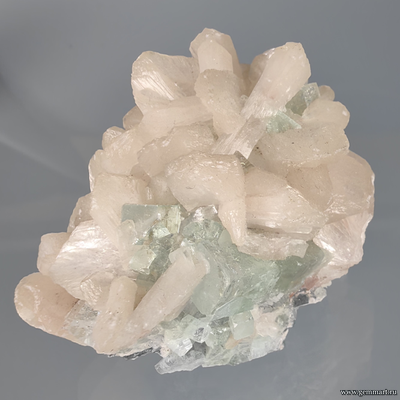 Гейландит, апофиллит. Индия. 70*53*40мм