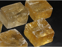 Кальцит оптический золотистый (исландский шпат), скол по спайности в ассортименте, Бразилия (35-40 мм, 46-56 г) №38297