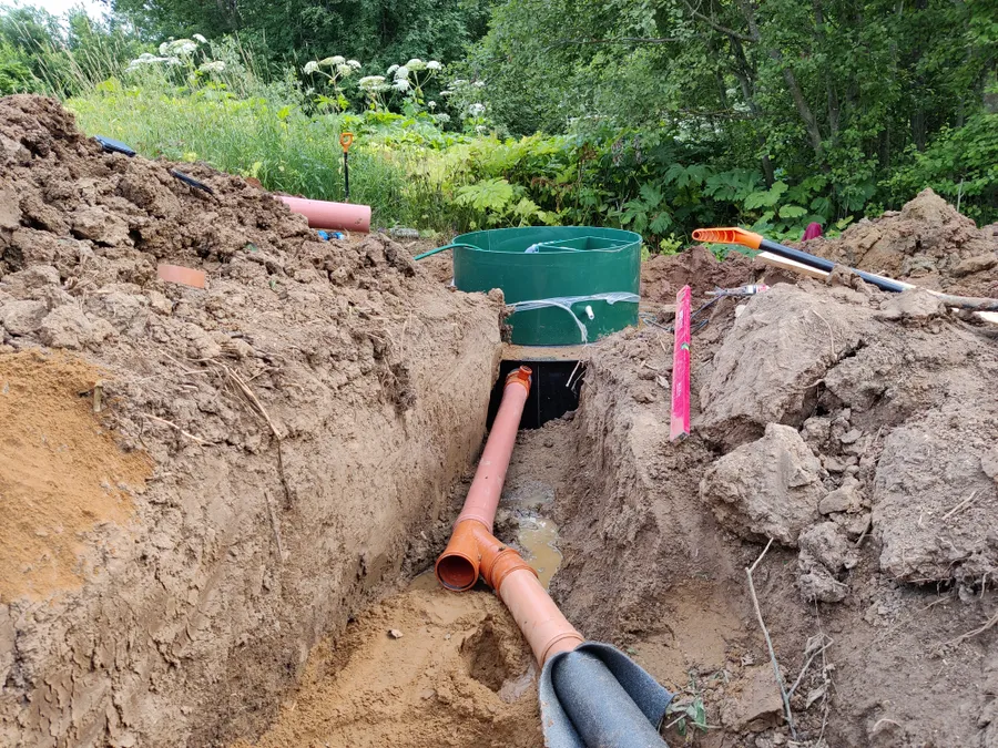 Электрический кабель протягиваем в ПНД трубе