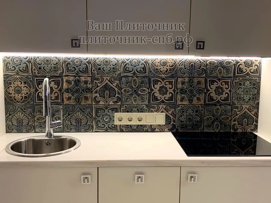 Укладка плитки 20*20 см на фартук