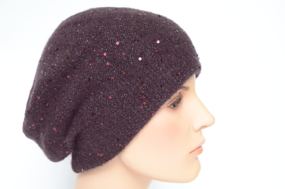 Женский сливовый берет с пайетками