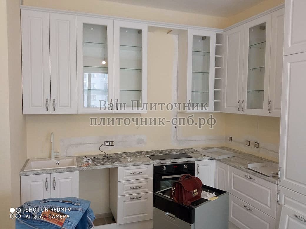 Укладка фартука из мозаики