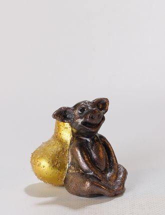 Сувенир " Год Свиньи" с золотым сердцем