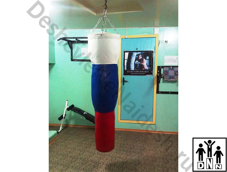 Тpёxceкциoнный боксерский мешок