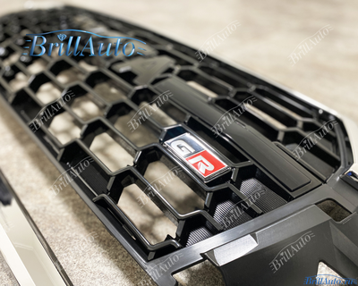 Решетка радиатора Land Cruiser 200 2015-2021 в стиле 300 GR Sport ЧЕРНАЯ