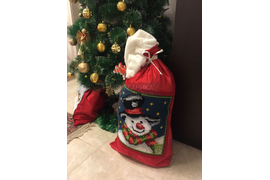 Дед мороз оставил мешки с подарками под ёлкой :)