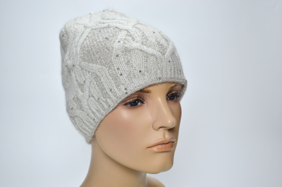 Женская шапка косами