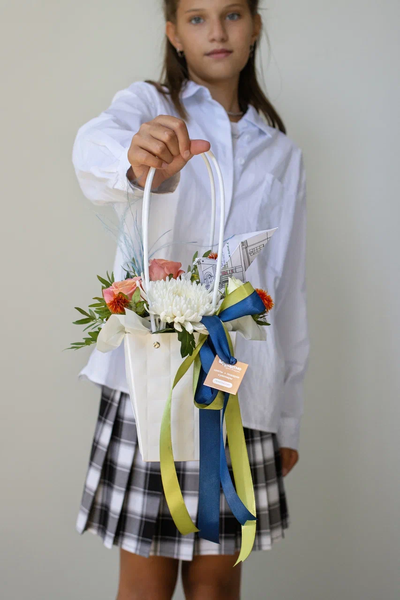 Цветочная композиция учителю / воспитателю № 853