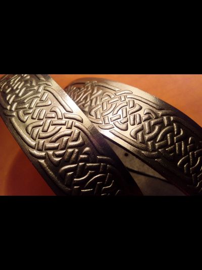 Строгий ремень с орнаментом