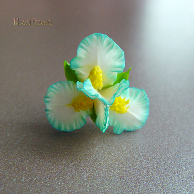 Кольцо с ирисом. Цветы из полимерной глины