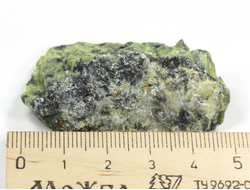 Змеевик, необработанный, дикий образец, Россия, КЧР, Урупский район (48*25*21 мм, 24 г) №37817