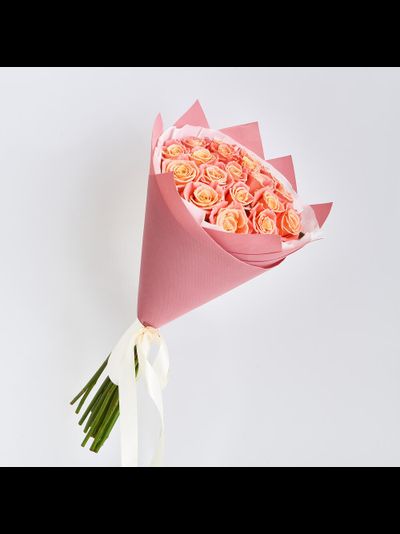 19 персиковых роз