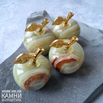Яблочко из мраморного оникса, общий размер 37х48 мм, размер камня 34х37 мм , цена за штуку