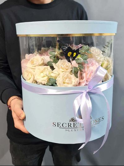 Букет из роз и гортензии №121 с бабочкой