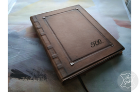 кожаный ежедневник с гравировкой инициалов