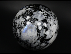 Шар Лунный камень, Турмалин чёрный (шерл), Индия (78 мм, 746 г) №35326