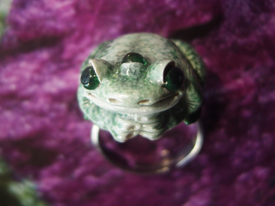 Кольцо-талисман с изумрудом "Исполняющая желания, Древняя Лягушка"