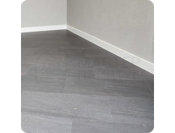 Плинтус ХДФ Dollken Cubu Flex Life 100мм Х 2,5 м 1013/5012 Белый в интерьере 4