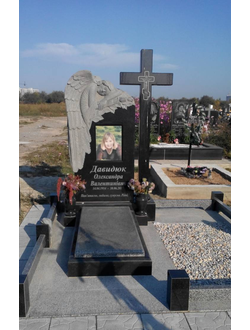 Красивый памятник на могилу с Крестом и Ангелом