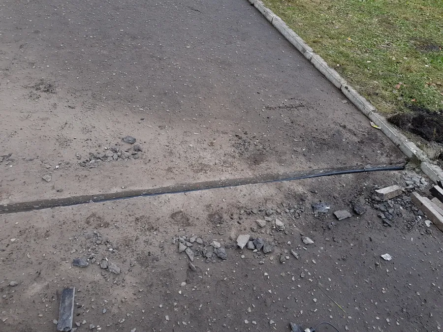 Резка асфальта и прокладка трубы.