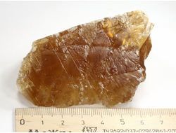 Кальцит медовый, исландский шпат, скол по спайности, Россия (74*54*42 мм, 141 г) №38063