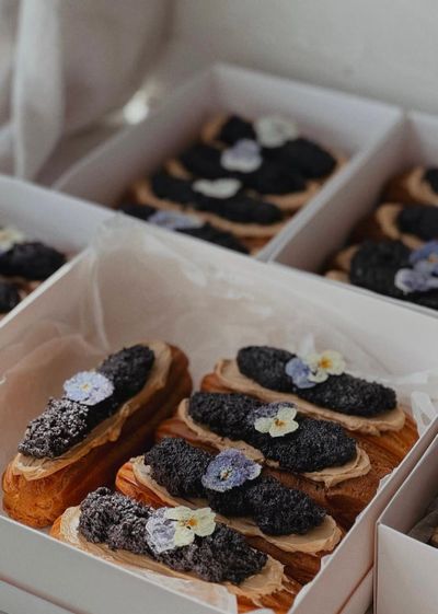 Эклер с маком