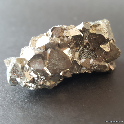 Пирит. Сросток октаэдрических кристаллов. Перу. 46*27*19 мм