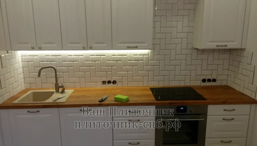 Укладка фартука из кабанчика с раскладкой елочкой под прямым углом