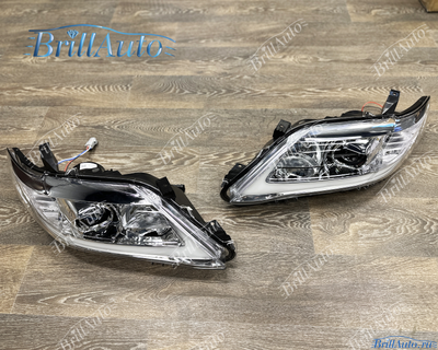 Фары Toyota Camry 40 в стиле Lexus бегающие (светлые)