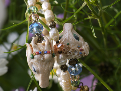 Браслет с жемчугом и хрустальными бусинами "Однажды в сказке. Козочка и Барашек"