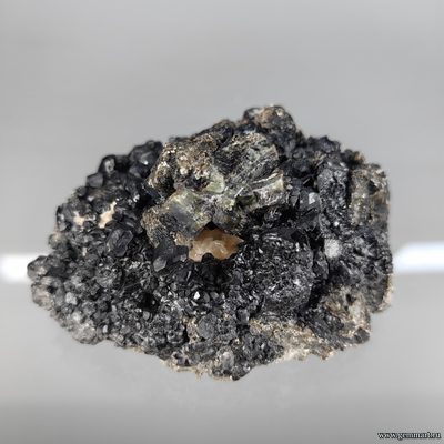 Шпинель черная, диопсид, кальцит. Россия. 65*47*32мм