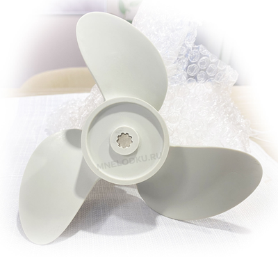 Винт гребной композитный 9 шлицов 3*7(1/2)*8