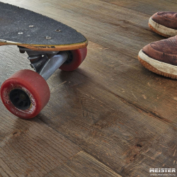 Паркетная доска Meister Дуб Аутентик Оливково-серый 8903 в интерьере