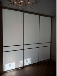 перегородка 3 двери к одной стене