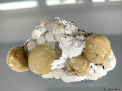 Стильбит, морденит, пренит. Индия. 60*38*24мм