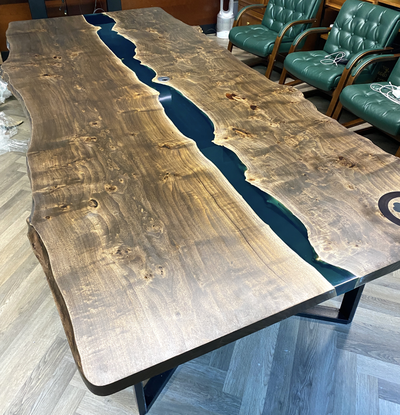 стол из слэба, стол из карагача, стол из дерева, стол из массива, стол в офис, большой стол с смолой