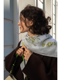 Авторский платок "Яблоневый цвет", 90х90см, из нежного шифона