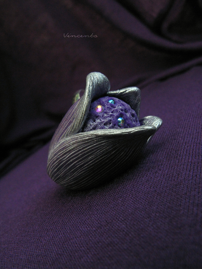 Кольцо "Цветок Сумерки". Кольцо в виде волшебного цветка со стразами Сваровски