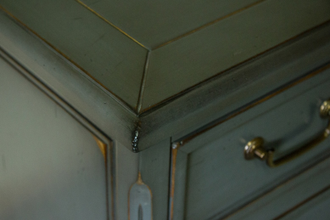 Тумба прикроватная с 3 выдвижными ящиками.