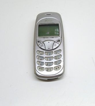 Неисправный телефон LG B1300 (нет АКБ, нет задней крышки, не включается)