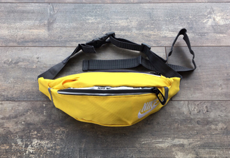 Сумка на пояс Nike