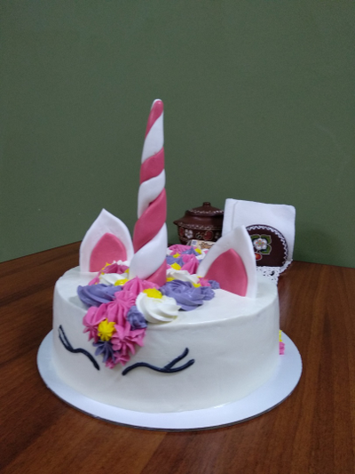 Торт в стиле единорога/кошки и других персонажей