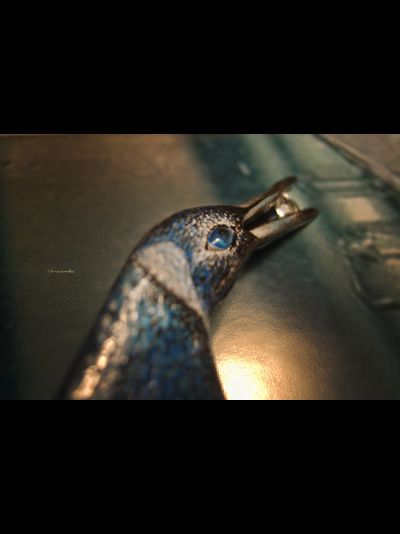 "Пингвин Мерилии", необычная брошь с натуральным морганитом