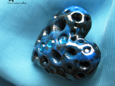 Синяя брошь "Сердце океана" - романтичное украшение в морском стиле