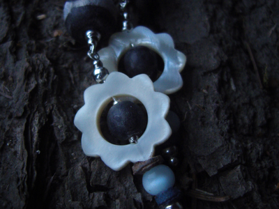 Благотворительность. Бохо-серьги с перламутром "Предзимний лес" (2 вида)