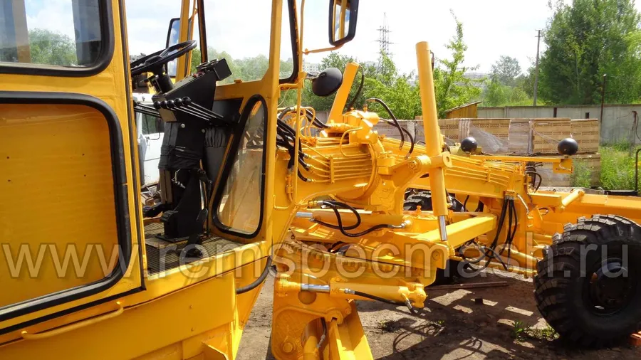 Автогрейдер ДЗ-180 после полного капремонта