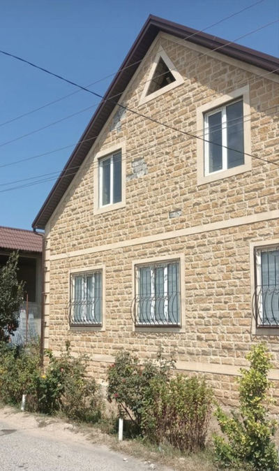 Мекегинский камень со сколом, светло-желтый