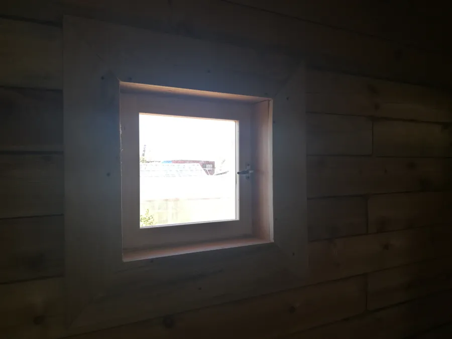 В мойке установлен стекло пакет 