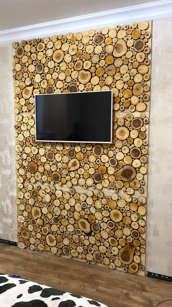 Панель под телевизор из спилов дерева разных пород. Работа splcenter.com