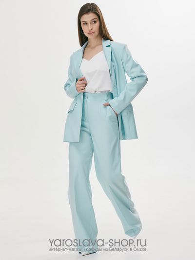 Двухпредметный костюм нежно-голубого цвета